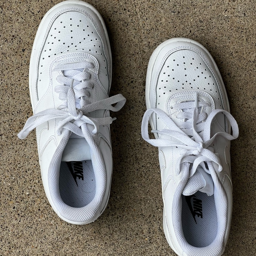 Nike Triple White Court / women's